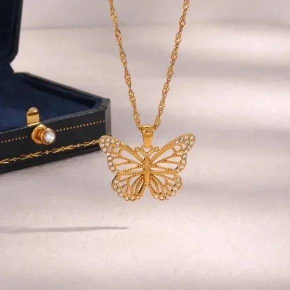 New Butterfly 18K Gold Hollow Out Pendant Necklace, NICE NECKLACE, CUTE NECKLACE - Picture 4 of 6